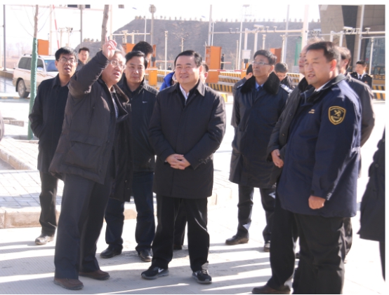 省委副書記、省長郝鵬視察青海曹家堡保稅物流中心