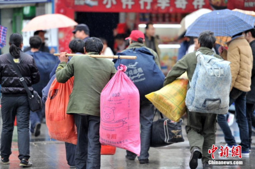 聚焦春節(jié)&ldquo;恐歸族&rdquo;：近鄉(xiāng)情怯，恐懼何來？(圖)